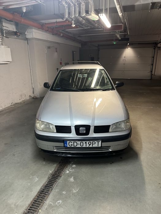 Seat Cordoba Vario 1.9 SDI. Z hakiem i przesuwanym relingiem. 2001.