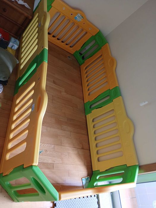 Quadrado crianca verde e amarelo