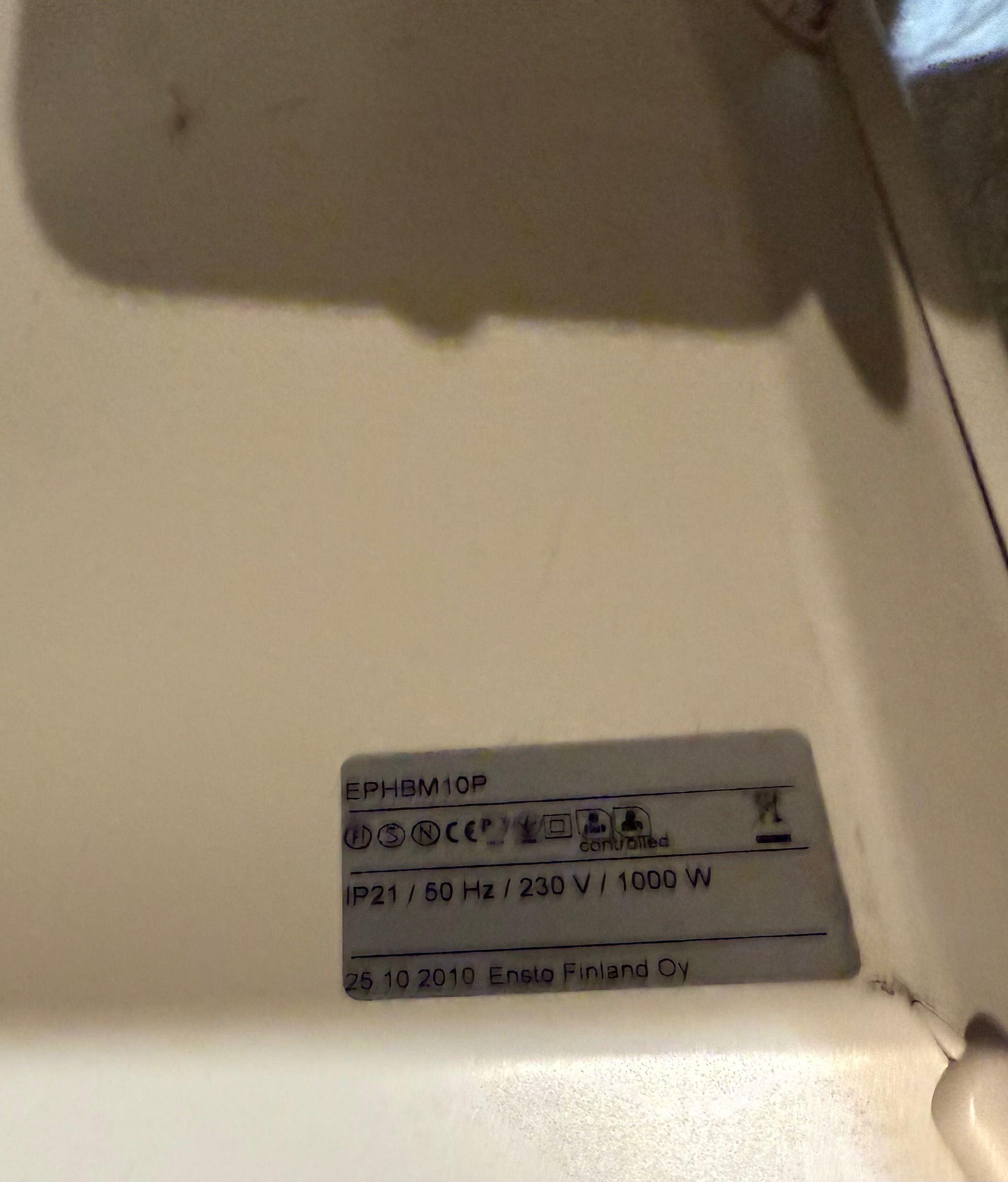 Grzejnik elektryczny ścienny