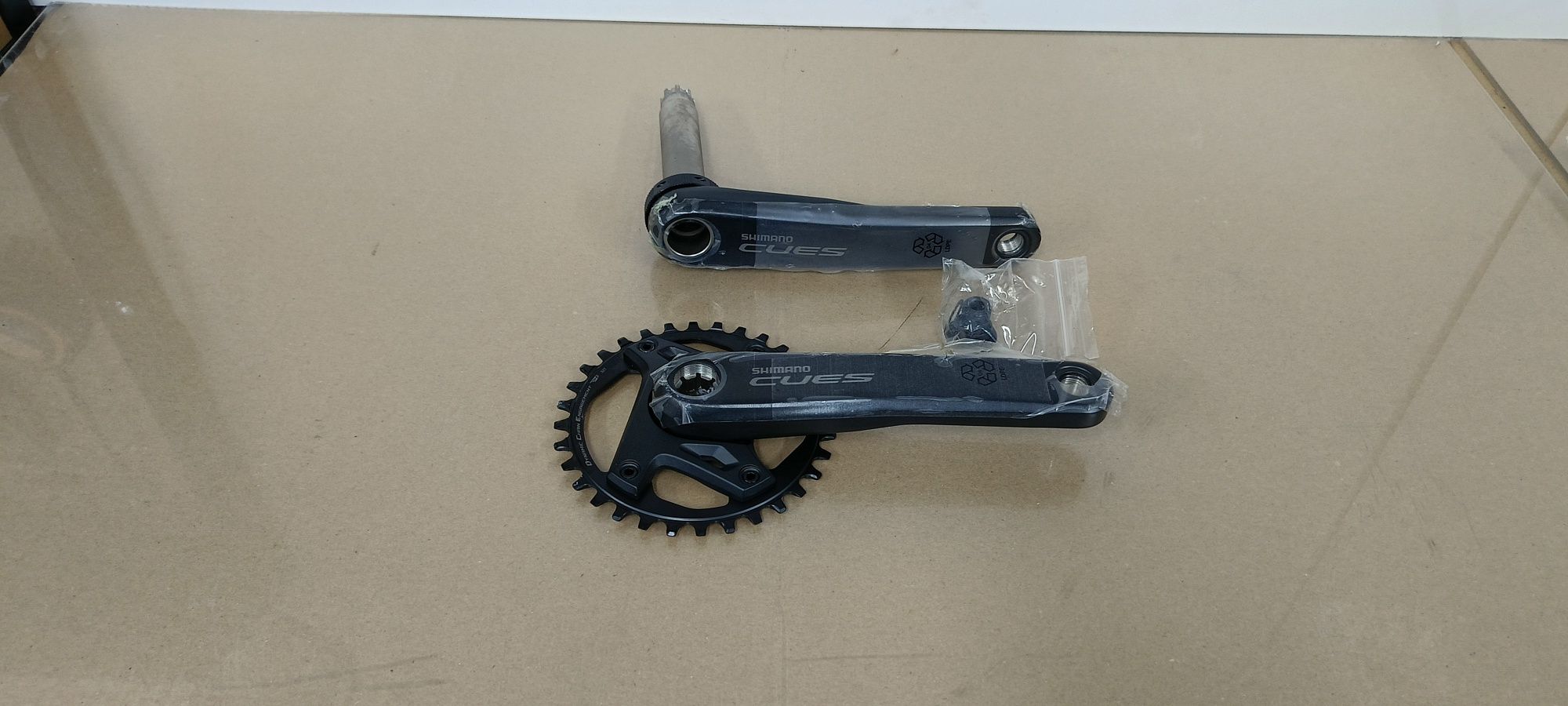 Nr1. Mechanizm korbowy Shimano Cues  FC-U6000-1 . 175mm