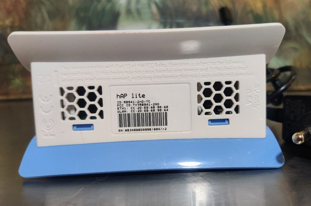 Продам роутер MikroTik hAP lite TC. Рабочий.