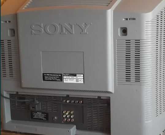 Телевизор Sony  25 дюйм + переходник HDMI  к компьютеру и двд