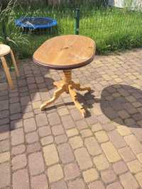 Drewniany maly stolik