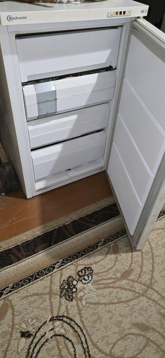 Продаж морозильної камери