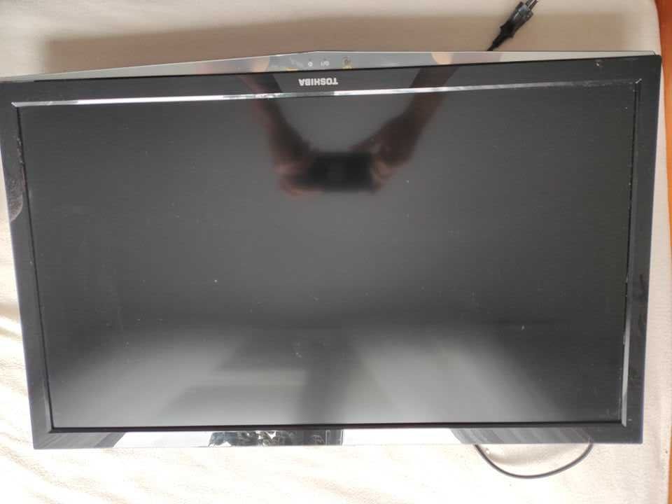 TV Toshiba 26 cali, uszkodzony częsciowo