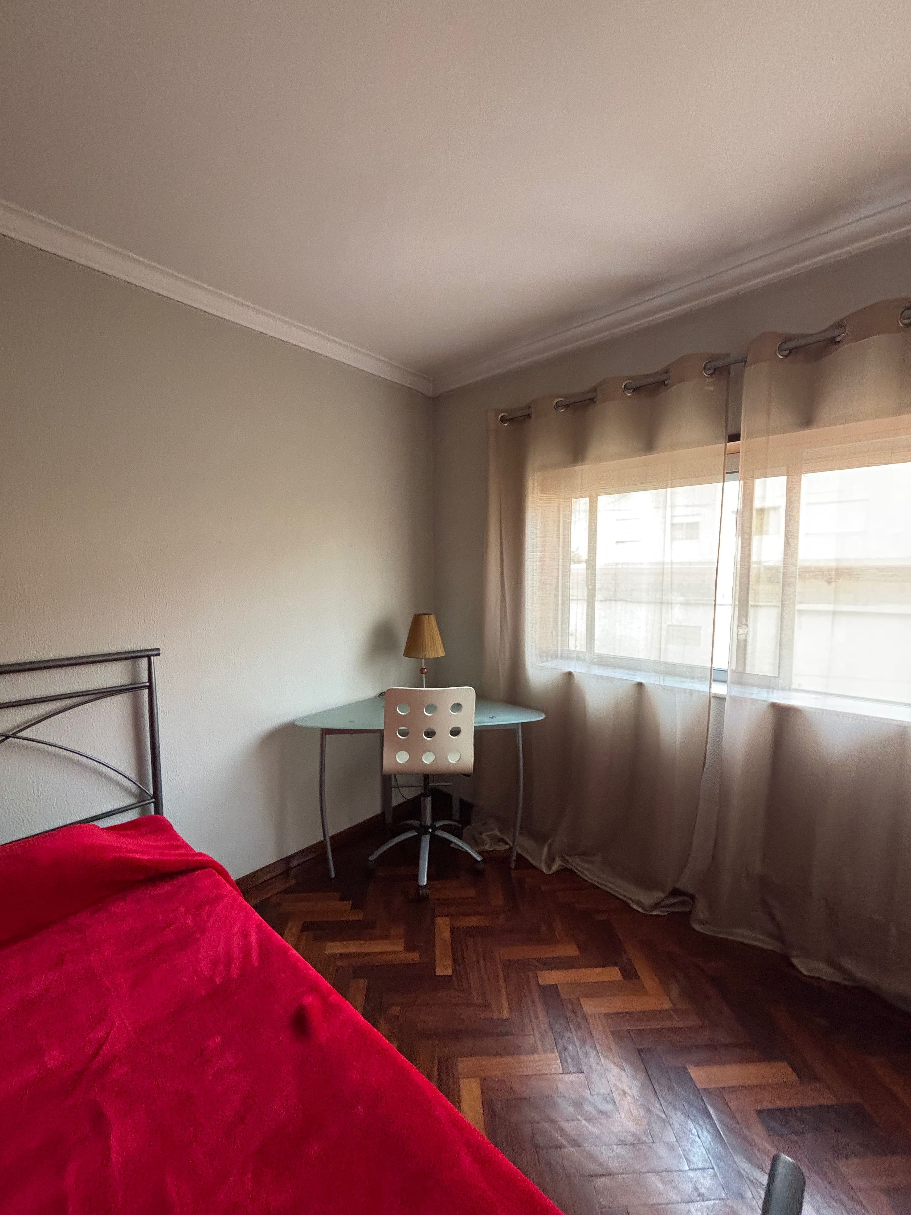 Arrenda-se quarto em T4 no centro de Vila Real
