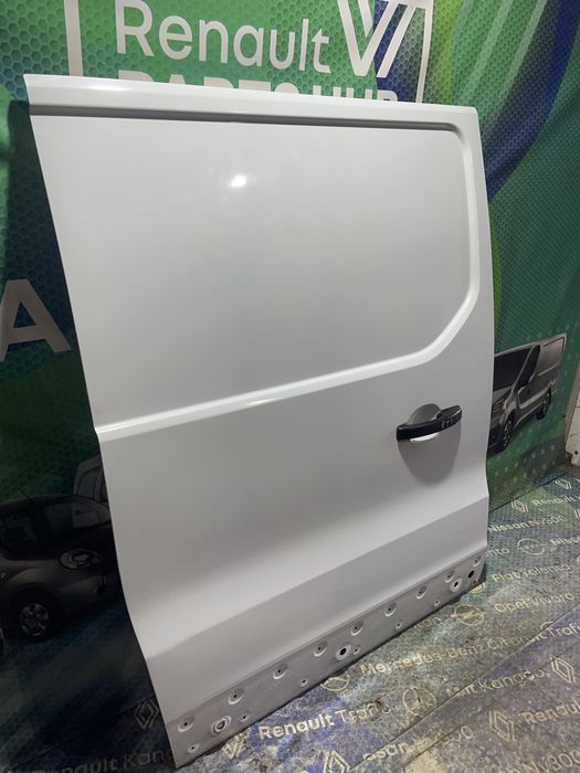 Дверь боковая двері здвижні праві Renault Trafic 3 Opel Vivaro