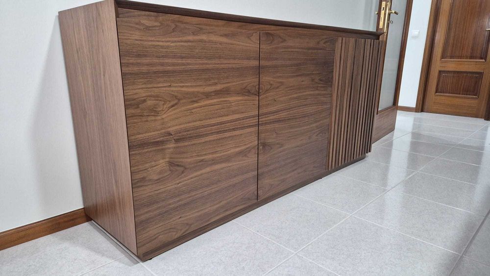 Aparador 3P Nogueira e Ripado