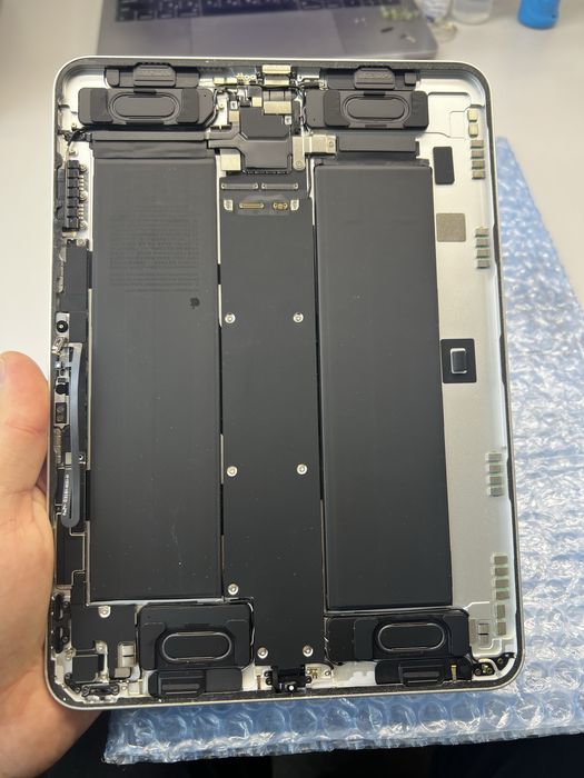 iPad M4 pro 11 a2836 iCloud