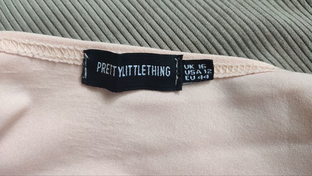 Ніжний персиковий боді pretty little thing розмір М