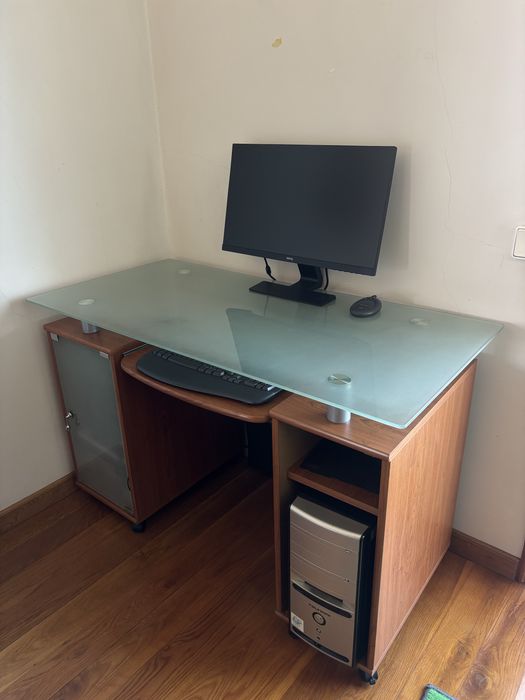 Secretária de madeira e vidro