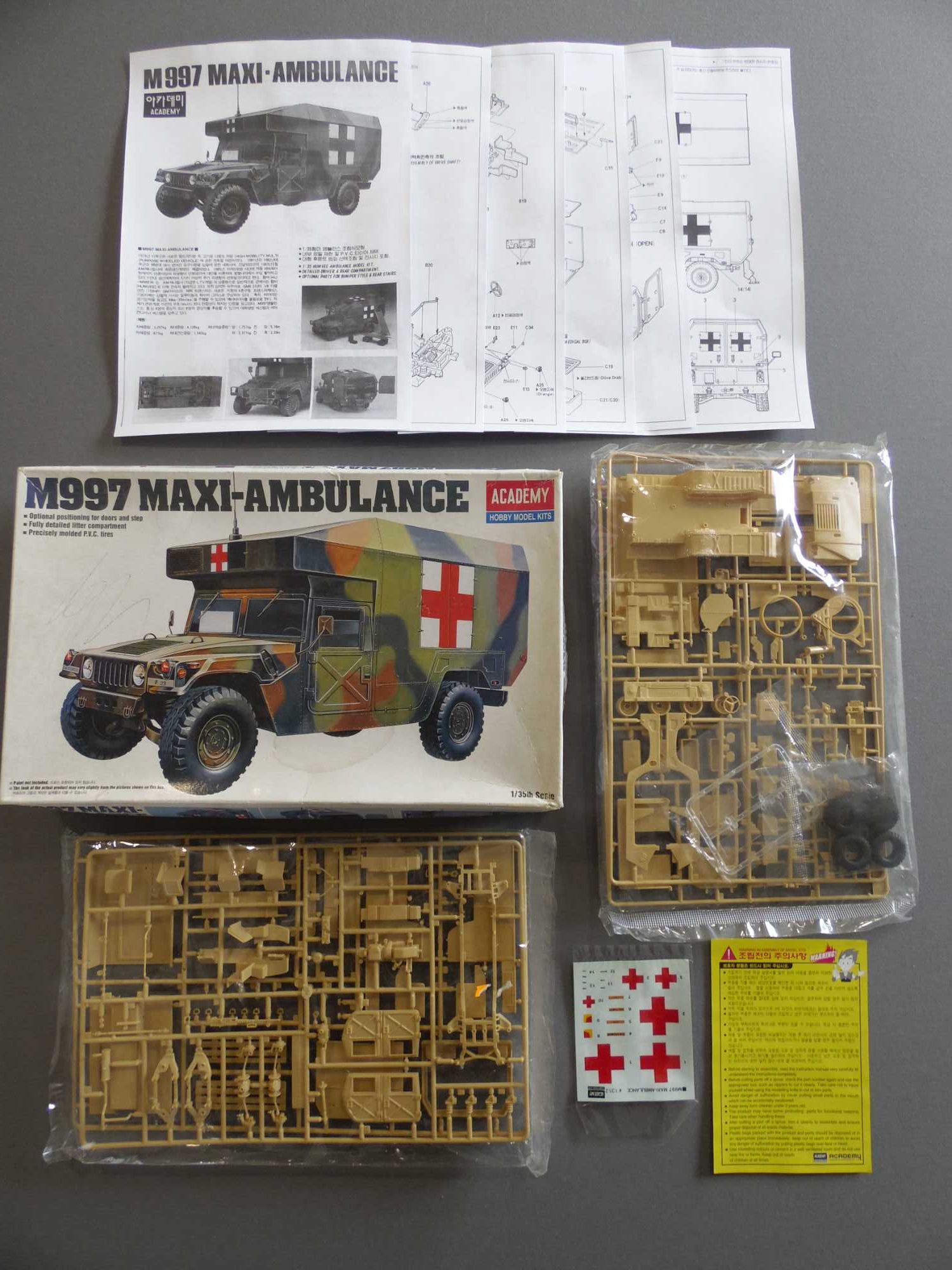 Kit Montagem Academy M997 Maxi-Ambulance 1/35