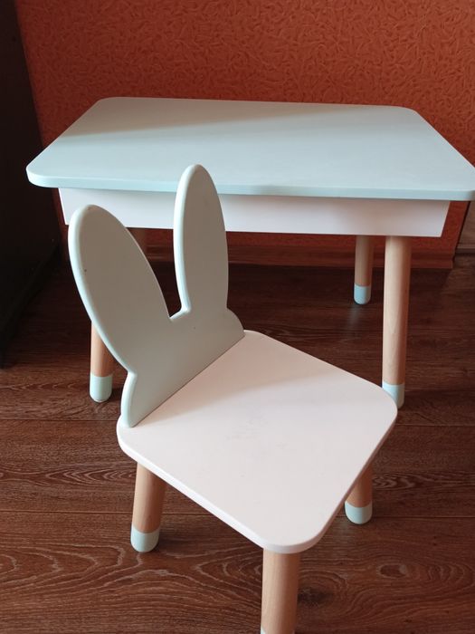 Дитячій столик зі стільцем