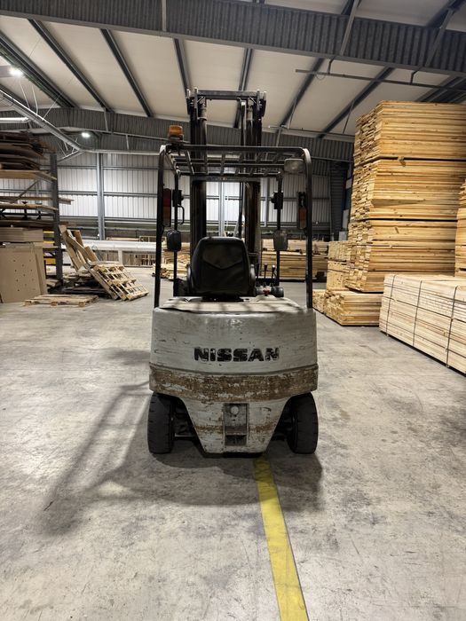 Empilhador Nissan Eletrico 3tn