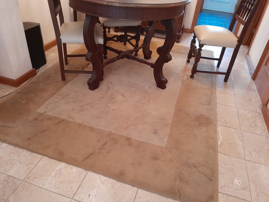 Mobília de sala de estar e sala de jantar