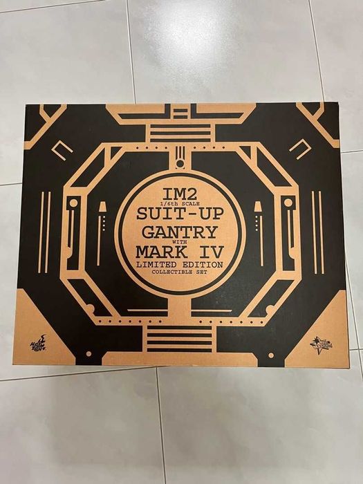 Hot toys Suit Up Gantry With MARK IV Iron Man limited Edition