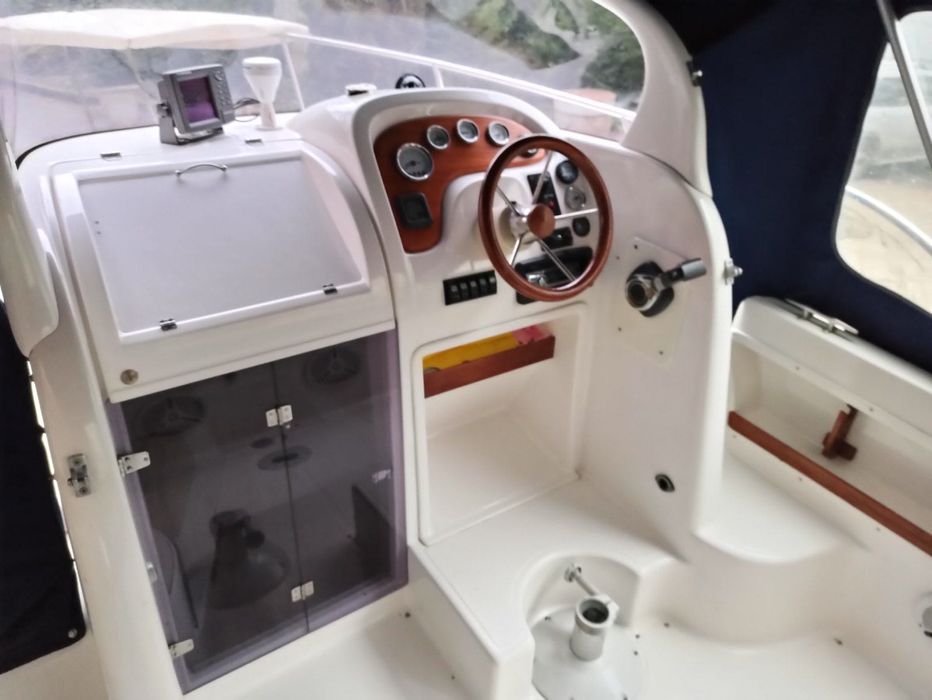 Моторний човен Mirage 660 з каютою і мотором Suzuki 250