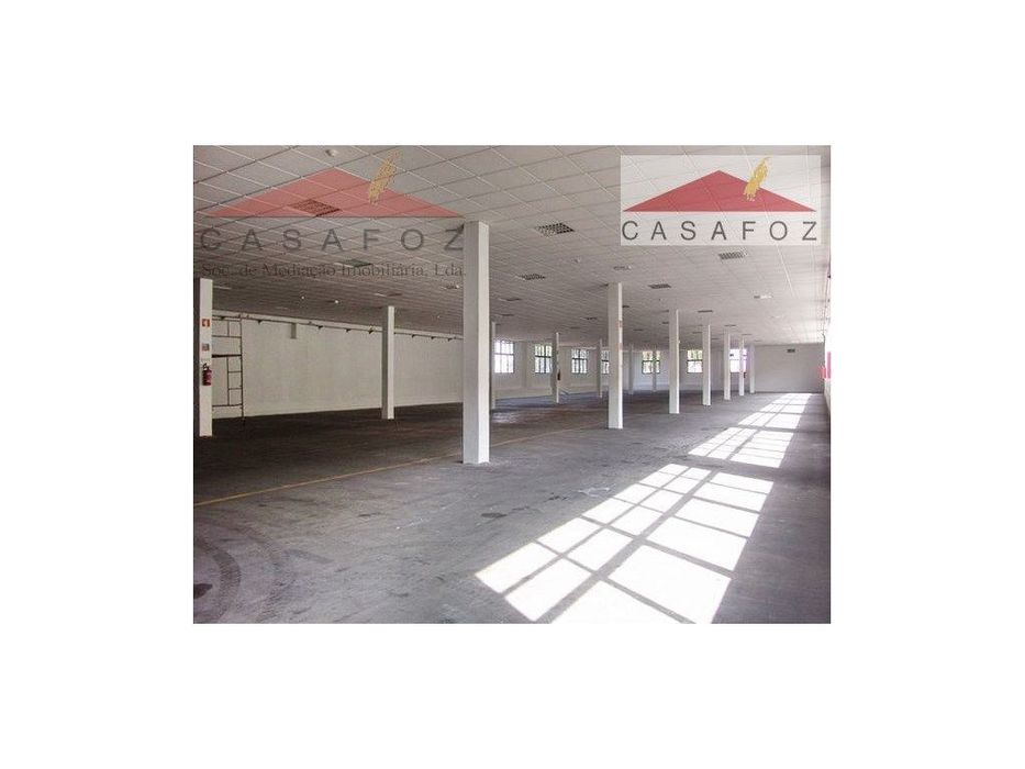 Porto - Arrendamento Armazém