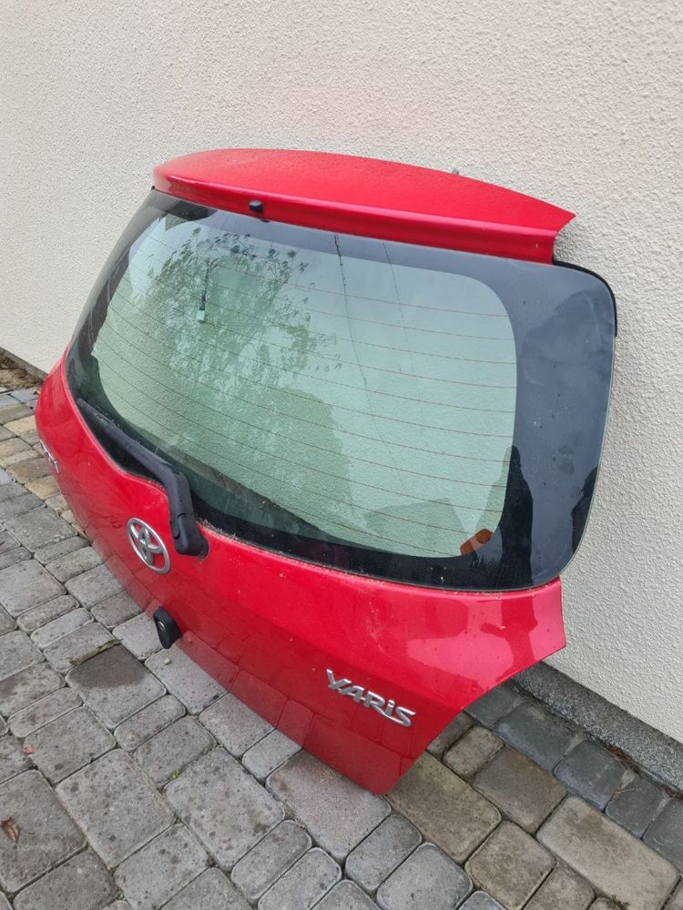 Комплектна кришка багажника ляда Toyota Yaris 2 Тойота Яріс 2 3D
