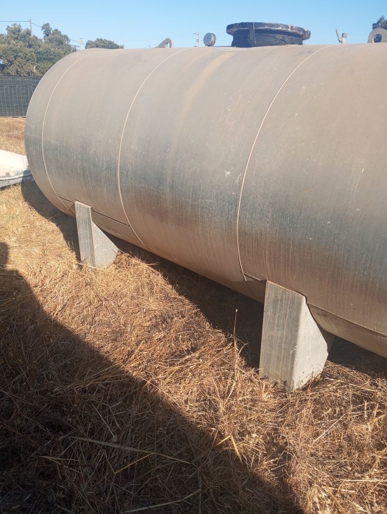 Depósito de 5500 litros em ferro