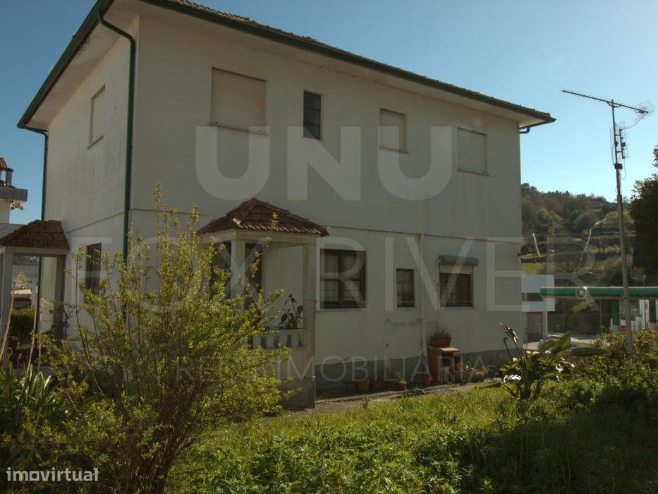 Moradia T5 Centro de Paredes de Coura