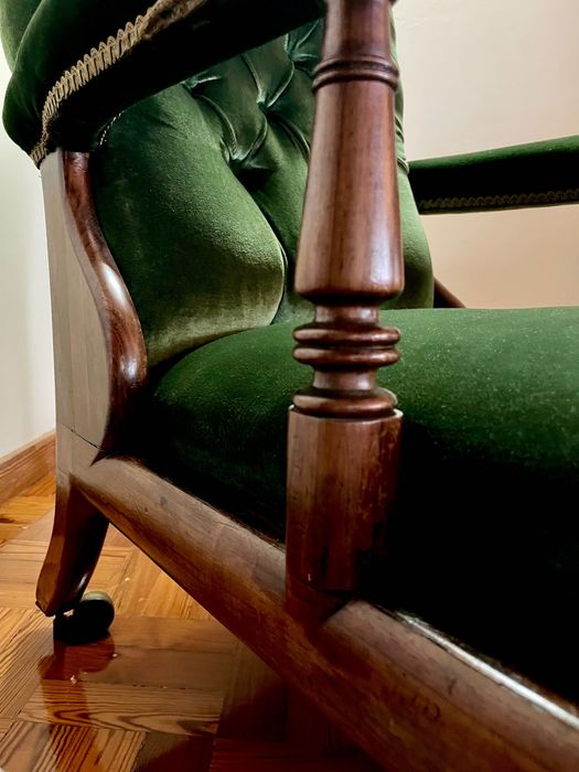 Cadeira de braços reclinável