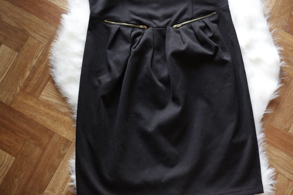 mała czarna krótka sukienka gorsetowa bez ramiaczek