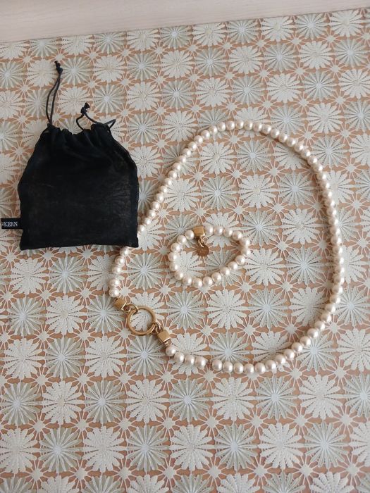 Украшения из искуствегного жемчуга  -ожерелье и браслет.