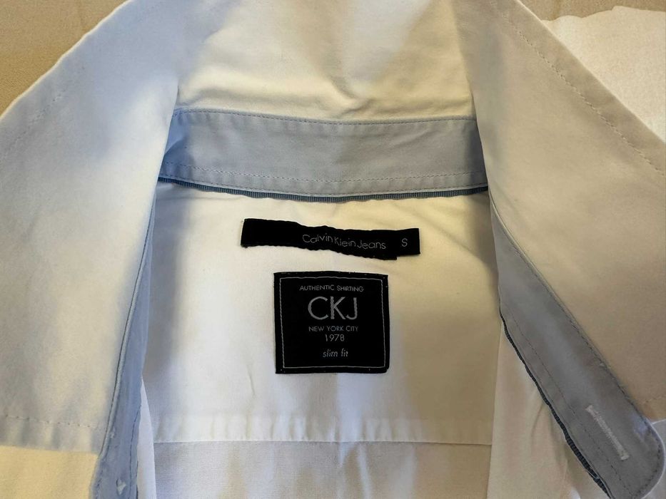 Чоловіча біла сорочка Calvin Klein Jeans - Розмір S - Приталений крій