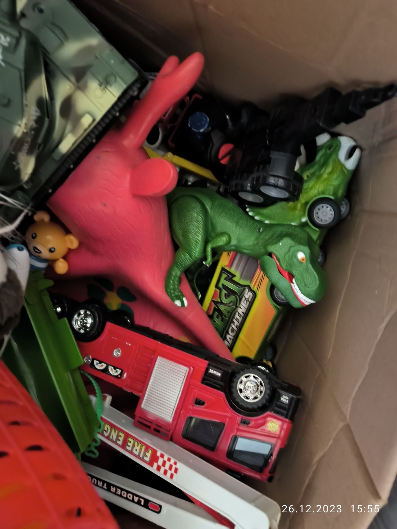 Duże pudło zabawek auta dinozaury 60x40x40
