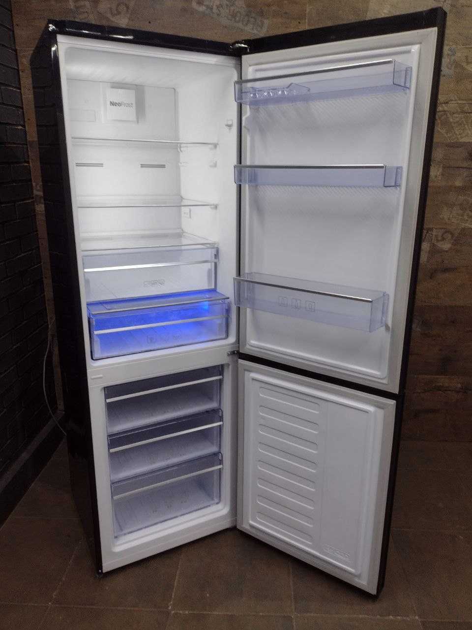 Продам сучасний холодильник Beko CNA855E3076 (NoFrost)  недорого бу бв