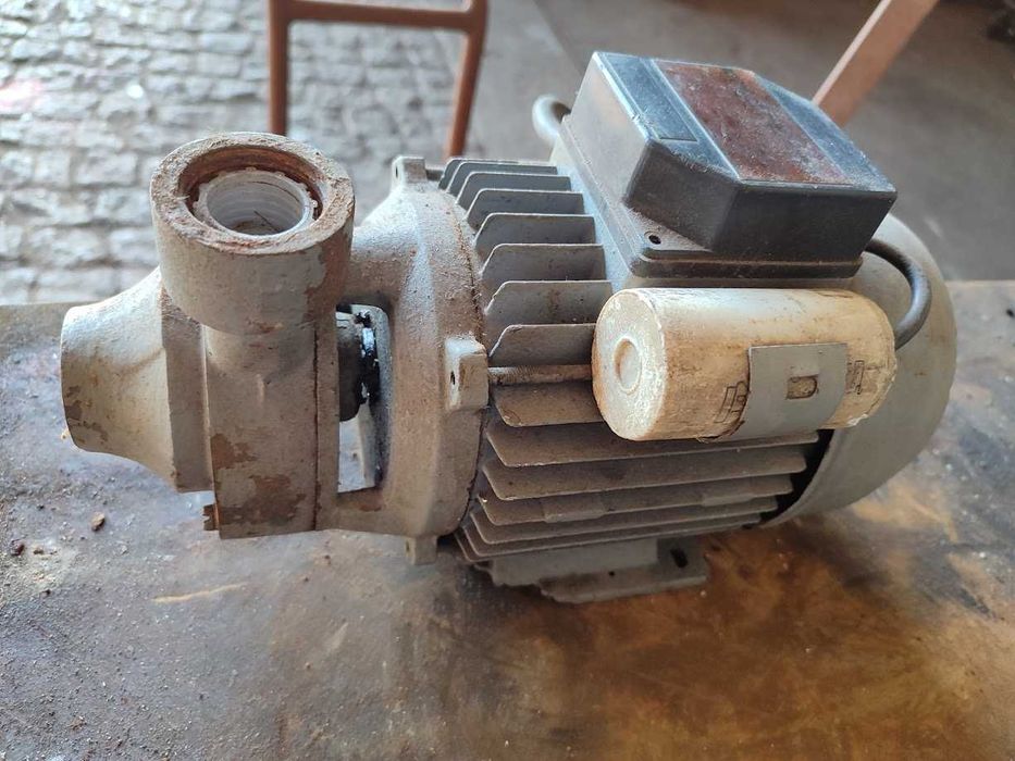 Bomba de Água Elétrica Usada para Poço ou Rega - Bom Estado