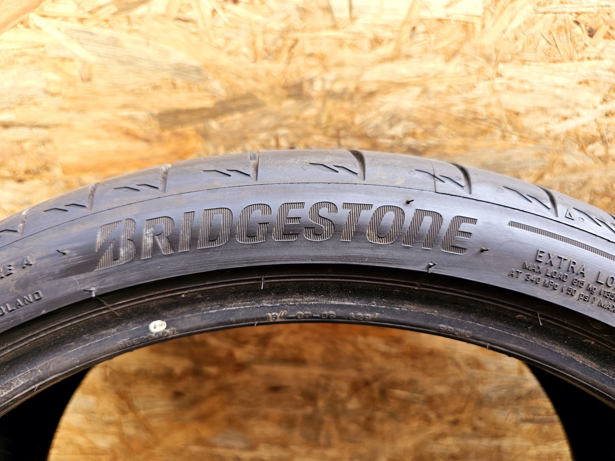BDB Stan!!  235/35 r19 Bridgestone Potenza S005.  22/23