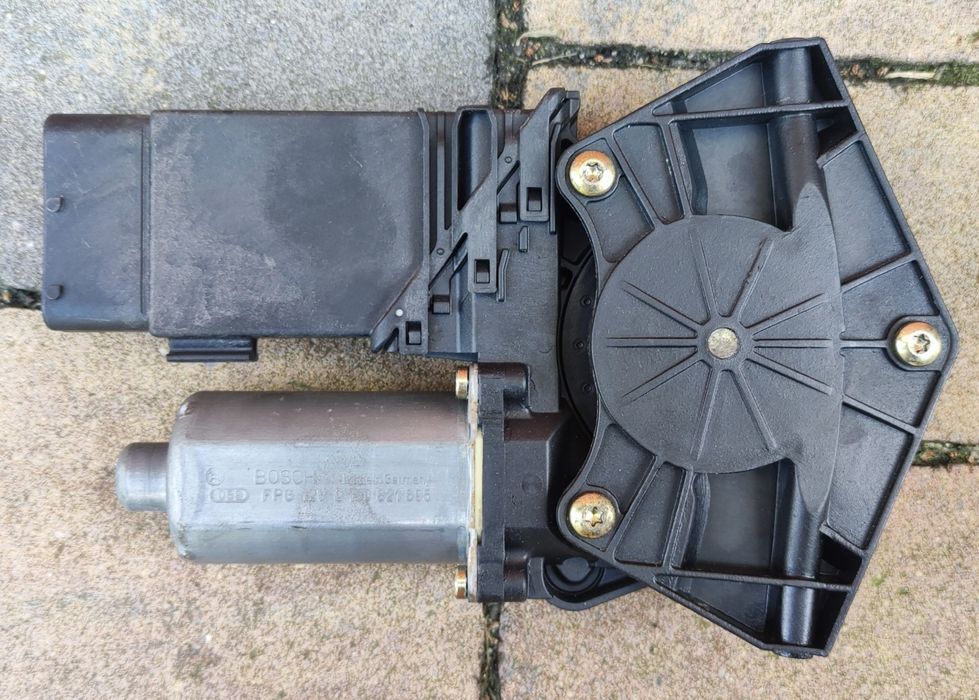 Silniczek podnośnika szyby VW Passat B5 FL 3B4.837.751