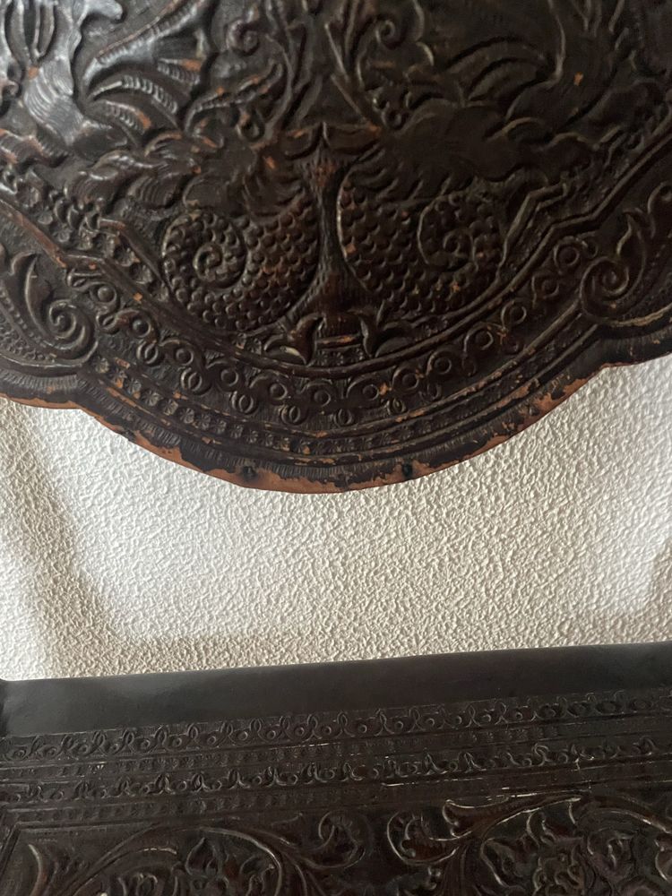 2 cadeirões antigos