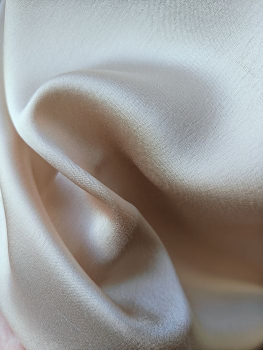 Атласний топ в білизняному стилі