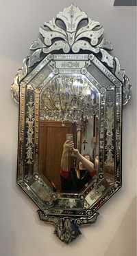 Enorme espelho veneziano