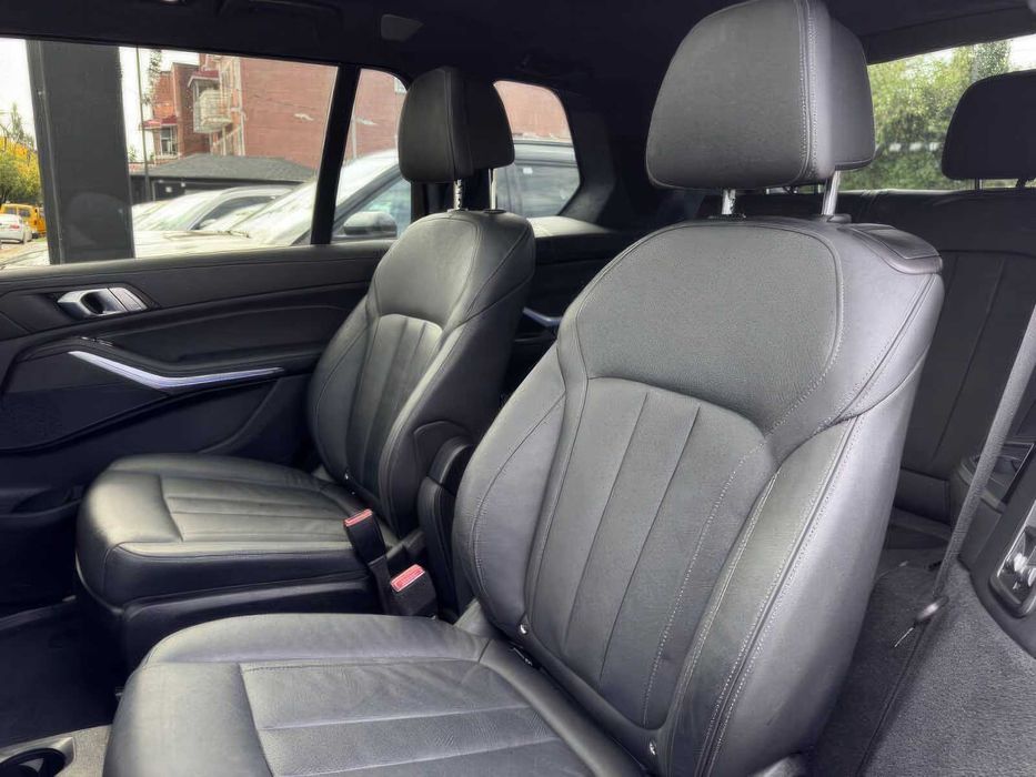 BMW X7 xDrive40i      2022
