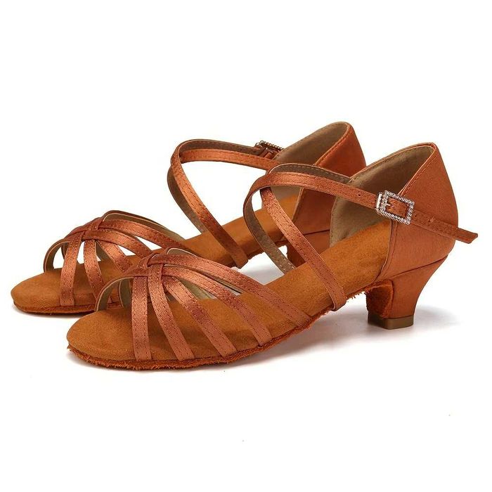 Туфлі для латиноамериканських танців дівчинка