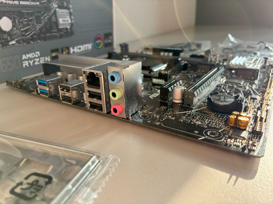 Материнська плата Asus PRIME B650M-R