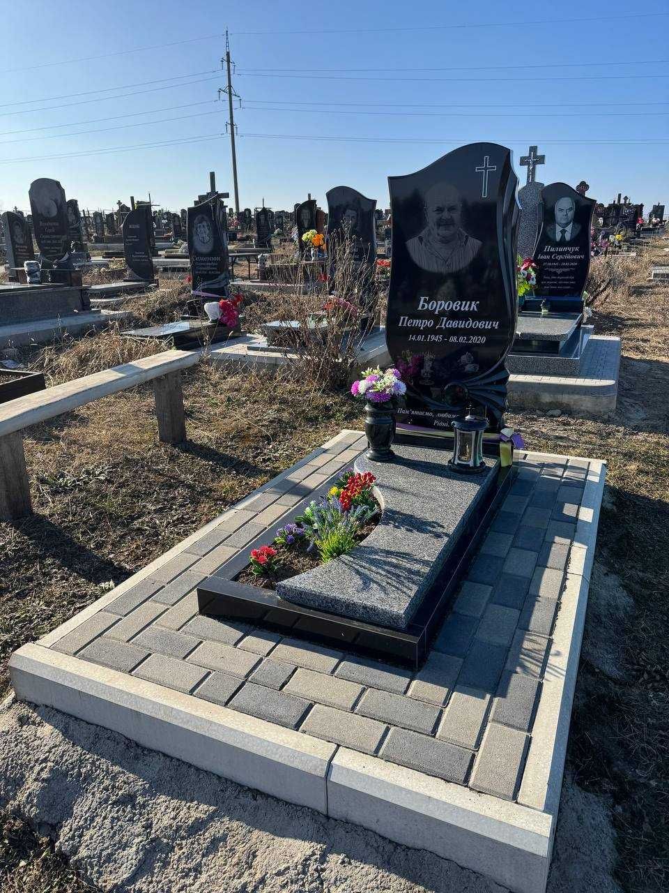 Бюджетні пам'ятники з НАТУРАЛЬНОГО ГРАНІТУ | Одинарні | Подвійні