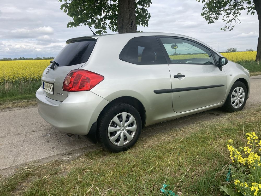 Toyota Auris 1,4  bezyna