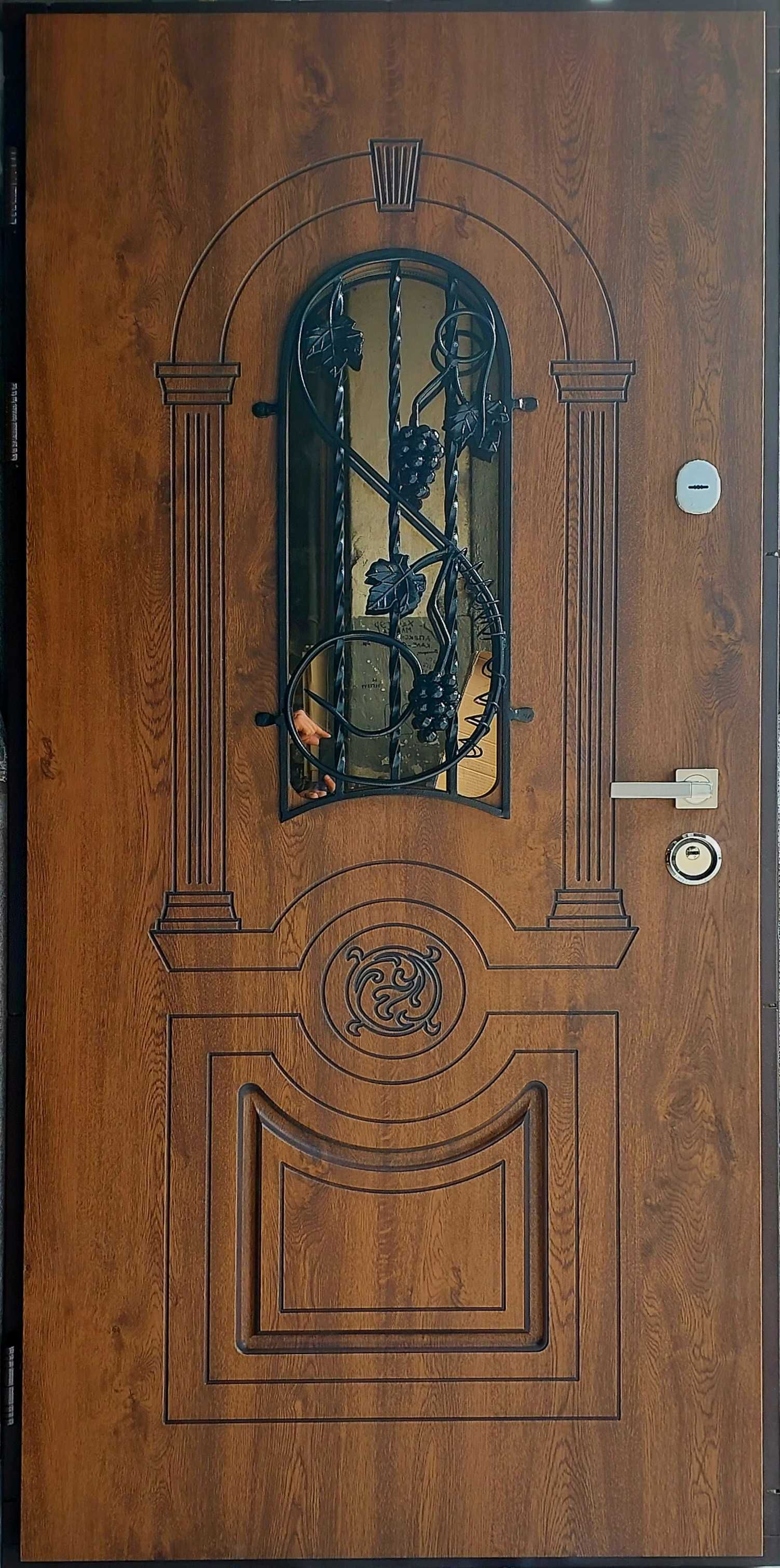 Вхідні металеві двері зі склом та ковкою входные металлические двери