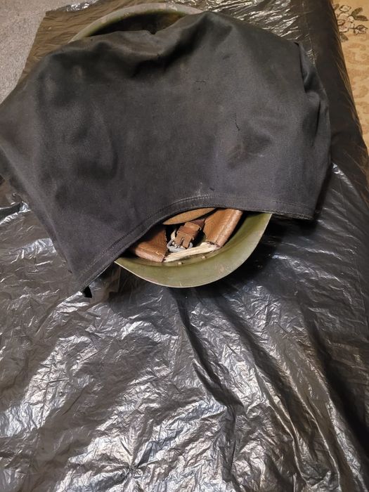 Каска шлем пожарного.