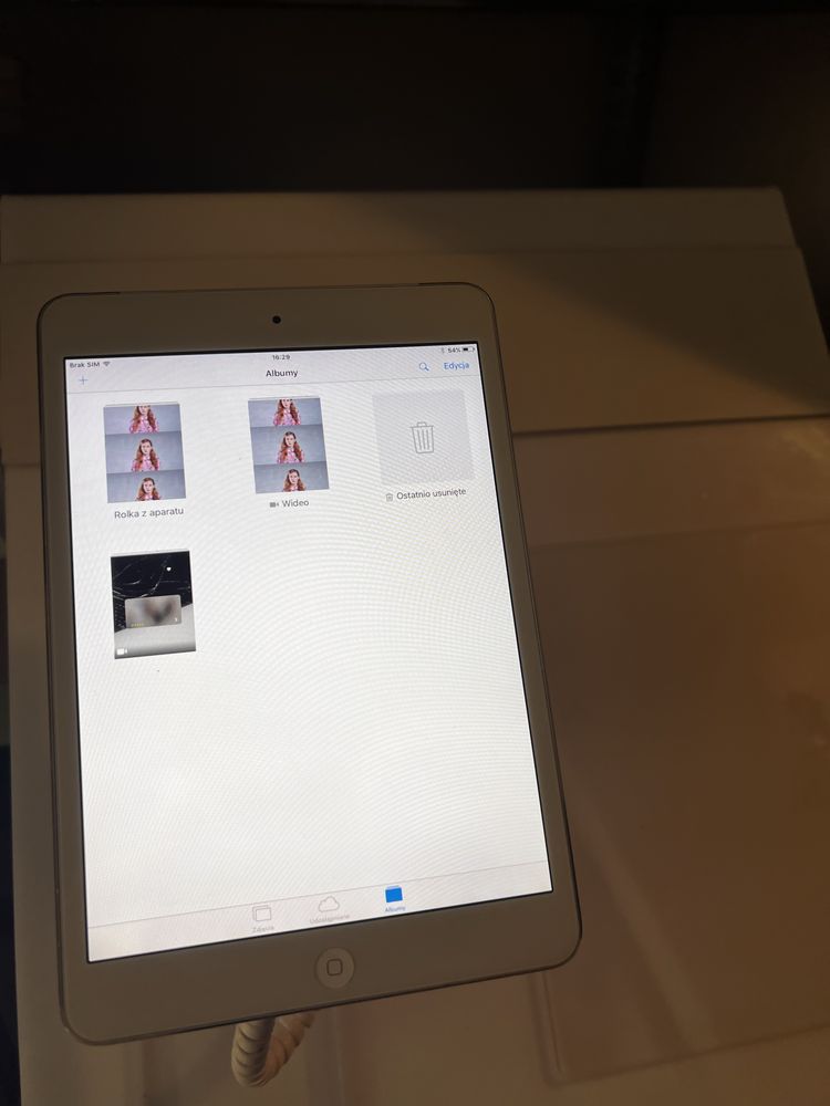 Stojak ekspozytor na reklame z iPadem (Apple iPad)