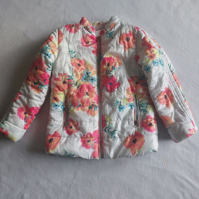 Ocieplana wiosenna kurtka w kwiaty dla dziewczynki Pepco 104