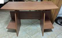 Mesa de Escritório com Prateleiras