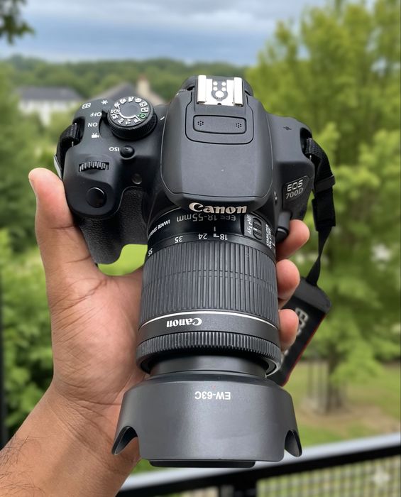 Canon Eos 700D + lente 18-55mm + bolsa