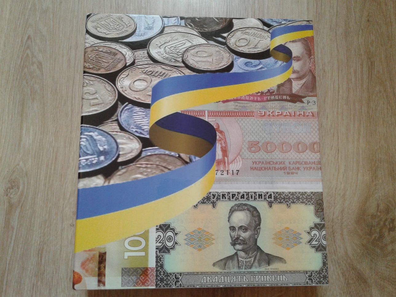 АЛЬБОМ капсульный для монет УКРАИНА НА 120 ячеек