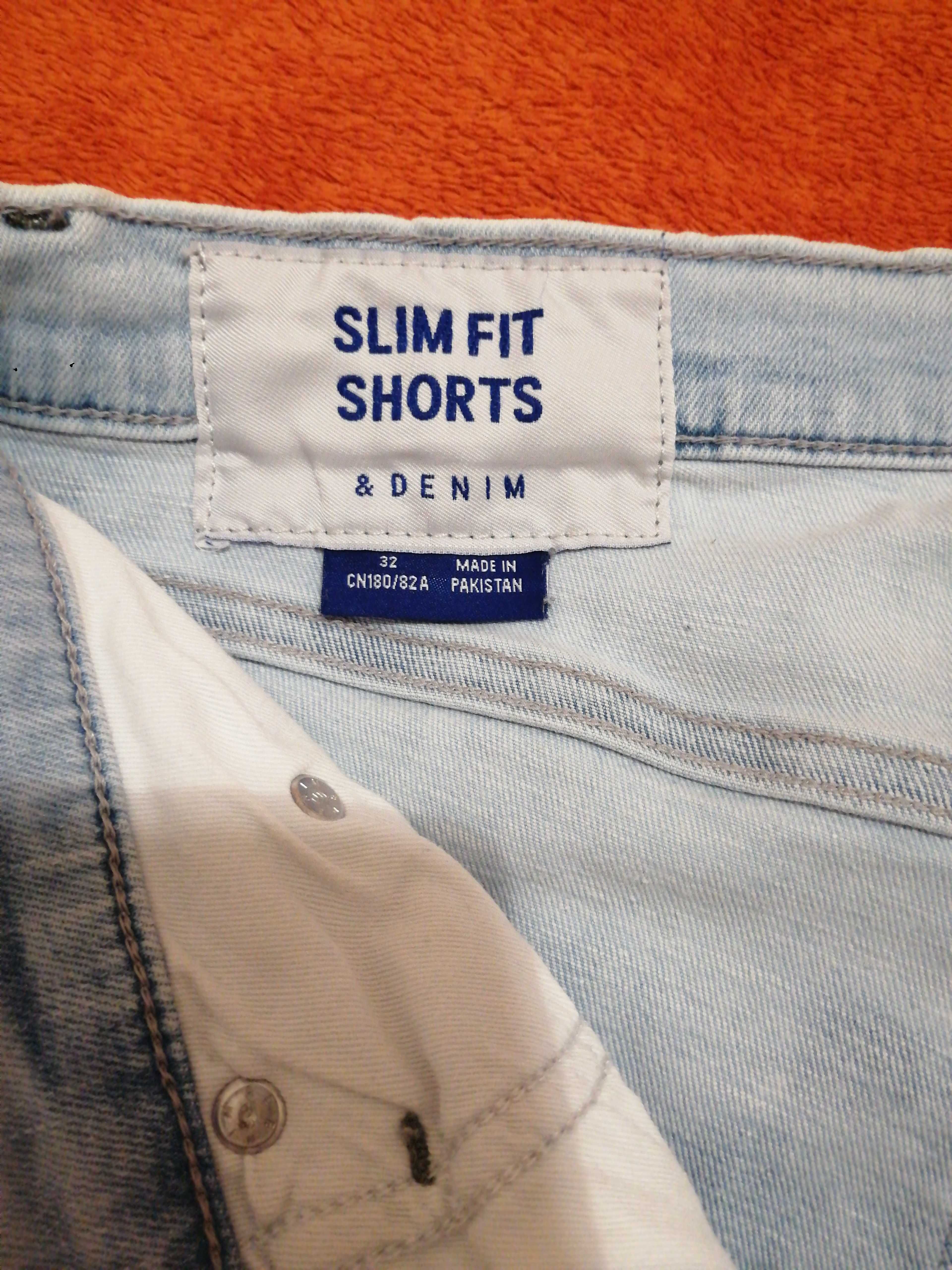 Krótkie spodenki jeansowe slim fit. H&M.